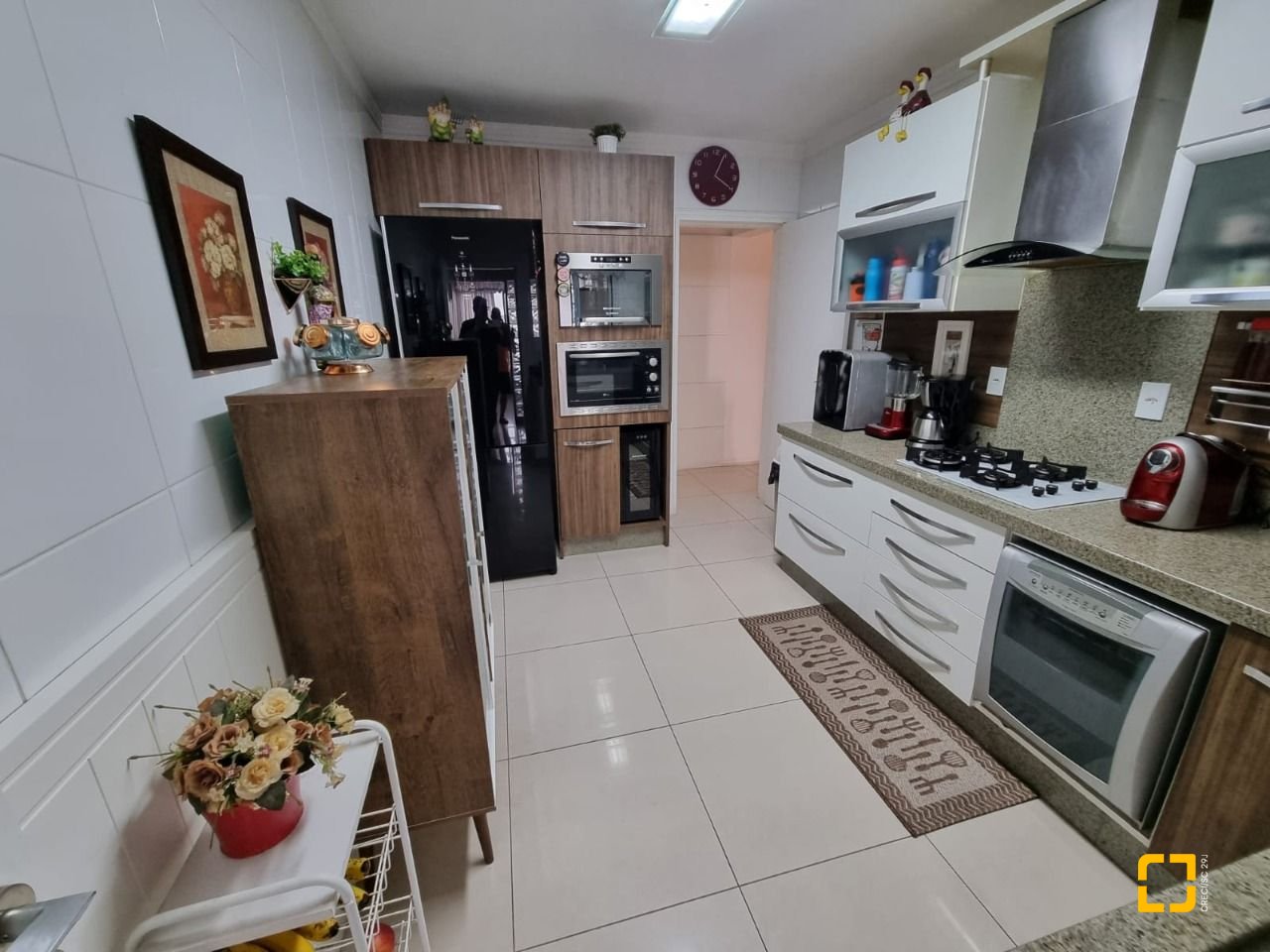 Apartamento com 190m², 4 quartos (sendo 1 suíte), 2 garagens, no bairro Kobrasol em São José