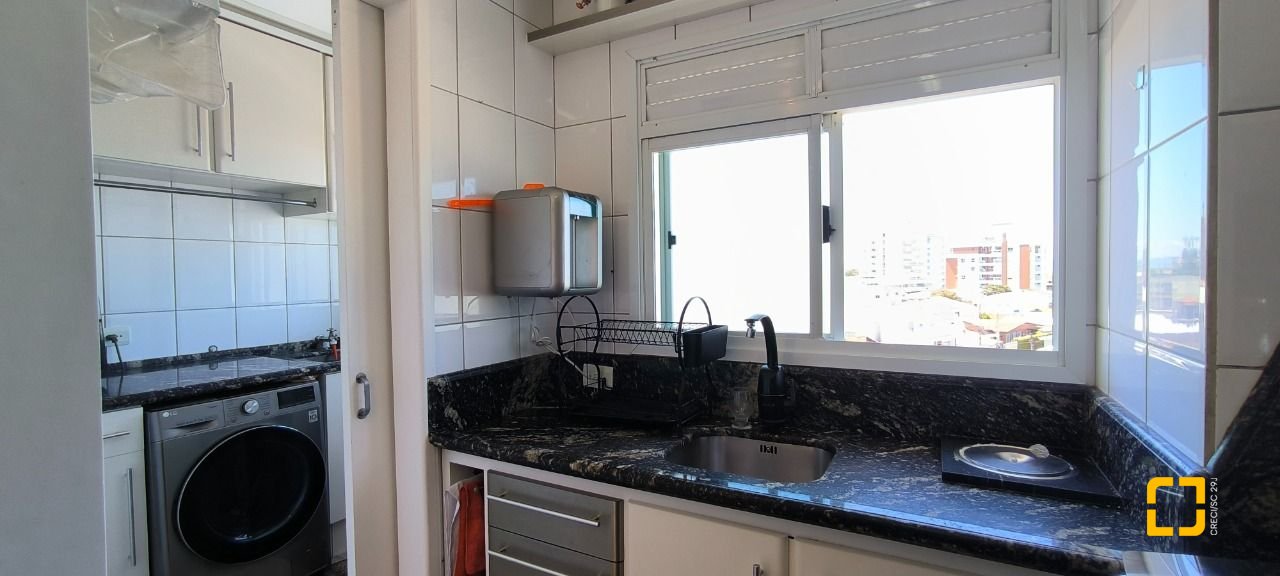 Cobertura com 161m², 3 quartos (sendo 2 suítes), 2 garagens, no bairro Balneário em Florianópolis