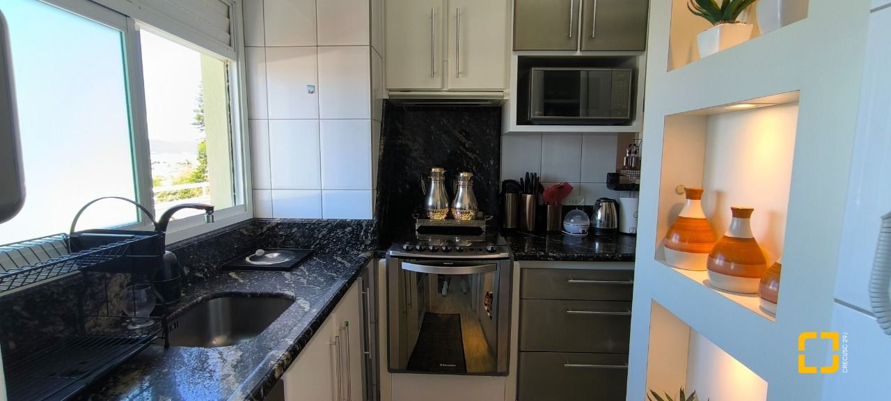 Cobertura com 161m², 3 quartos (sendo 2 suítes), 2 garagens, no bairro Balneário em Florianópolis