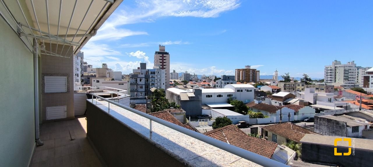 Cobertura com 161m², 3 quartos (sendo 2 suítes), 2 garagens, no bairro Balneário em Florianópolis