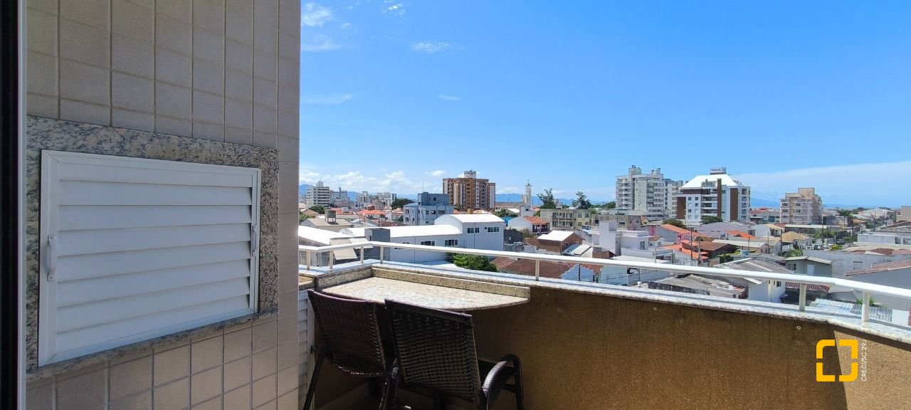 Cobertura com 161m², 3 quartos (sendo 2 suítes), 2 garagens, no bairro Balneário em Florianópolis