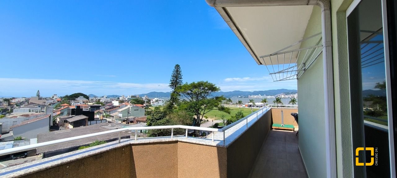 Cobertura com 161m², 3 quartos (sendo 2 suítes), 2 garagens, no bairro Balneário em Florianópolis
