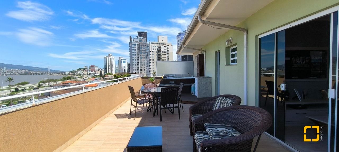Cobertura com 161m², 3 quartos (sendo 2 suítes), 2 garagens, no bairro Balneário em Florianópolis