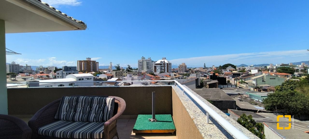 Cobertura com 161m², 3 quartos (sendo 2 suítes), 2 garagens, no bairro Balneário em Florianópolis