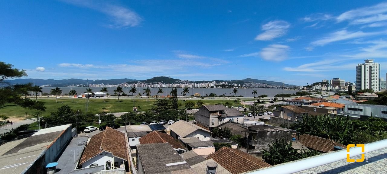Cobertura com 161m², 3 quartos (sendo 2 suítes), 2 garagens, no bairro Balneário em Florianópolis
