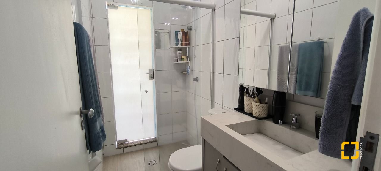 Cobertura com 161m², 3 quartos (sendo 2 suítes), 2 garagens, no bairro Balneário em Florianópolis