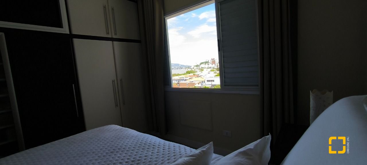 Cobertura com 161m², 3 quartos (sendo 2 suítes), 2 garagens, no bairro Balneário em Florianópolis