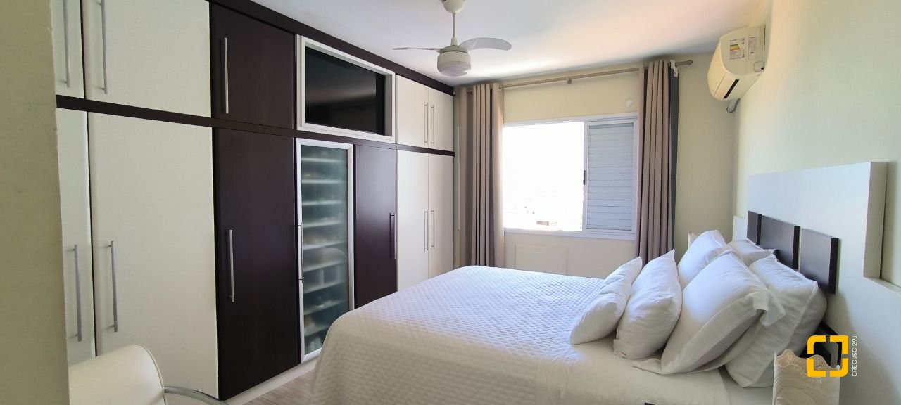 Cobertura com 161m², 3 quartos (sendo 2 suítes), 2 garagens, no bairro Balneário em Florianópolis