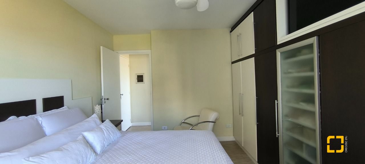 Cobertura com 161m², 3 quartos (sendo 2 suítes), 2 garagens, no bairro Balneário em Florianópolis