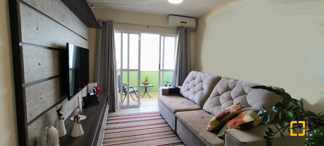 Cobertura com 161m², 3 quartos (sendo 2 suítes), 2 garagens, no bairro Balneário em Florianópolis
