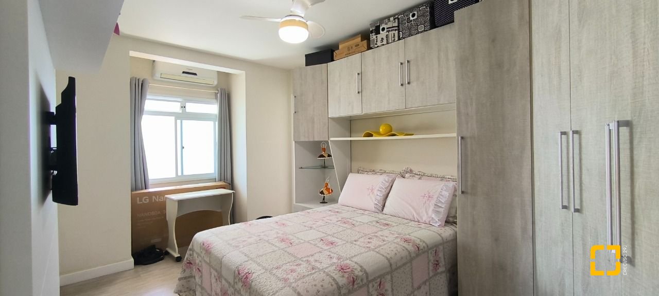 Cobertura com 161m², 3 quartos (sendo 2 suítes), 2 garagens, no bairro Balneário em Florianópolis