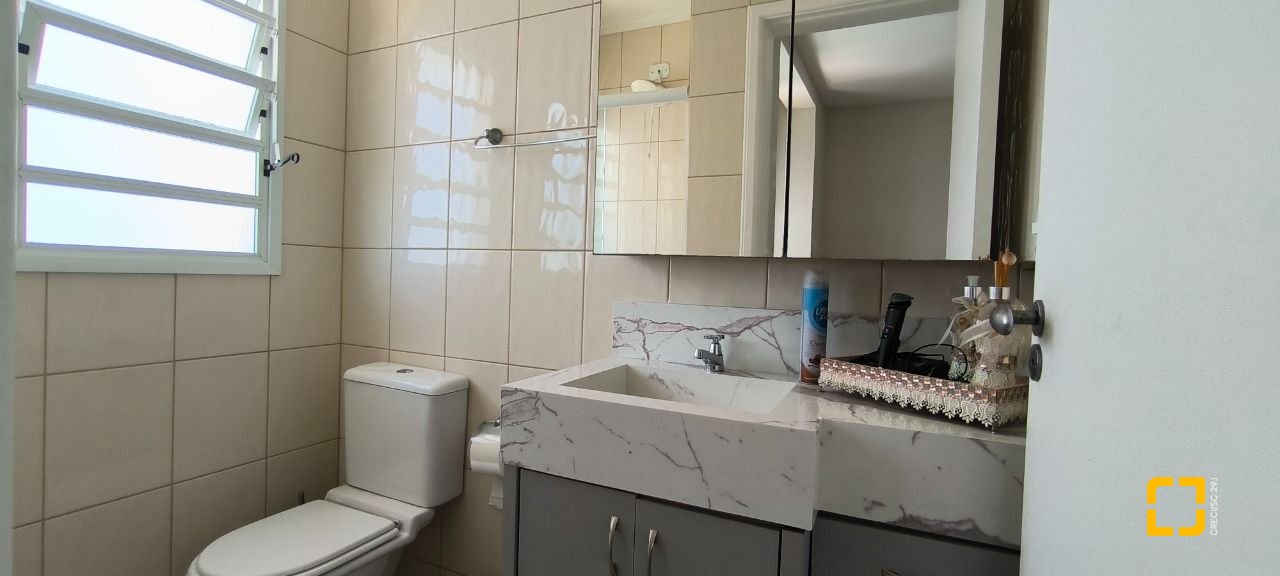 Cobertura com 161m², 3 quartos (sendo 2 suítes), 2 garagens, no bairro Balneário em Florianópolis