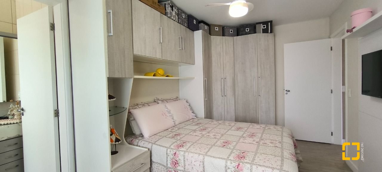 Cobertura com 161m², 3 quartos (sendo 2 suítes), 2 garagens, no bairro Balneário em Florianópolis