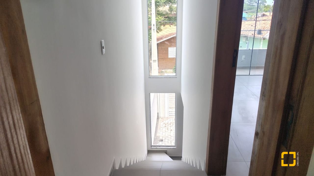 Casa com 90m², 4 quartos (sendo 2 suítes), 1 garagem, no bairro Ingleses em Florianópolis