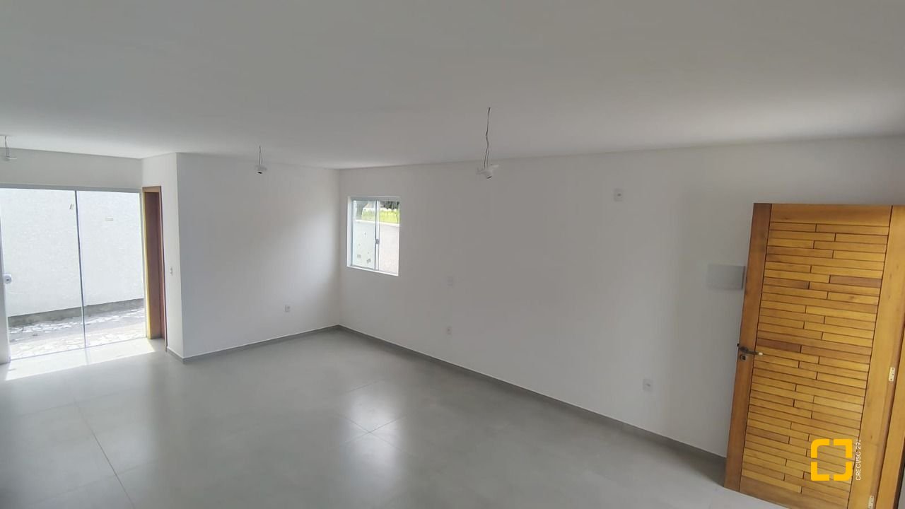 Casa com 90m², 4 quartos (sendo 2 suítes), 1 garagem, no bairro Ingleses em Florianópolis