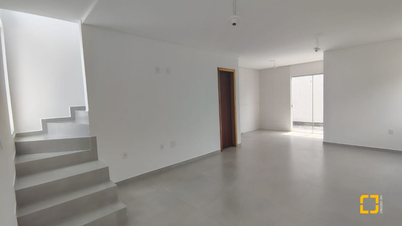 Casa com 90m², 4 quartos (sendo 2 suítes), 1 garagem, no bairro Ingleses em Florianópolis