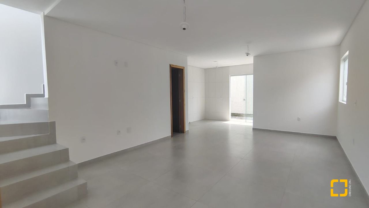 Casa com 90m², 4 quartos (sendo 2 suítes), 1 garagem, no bairro Ingleses em Florianópolis