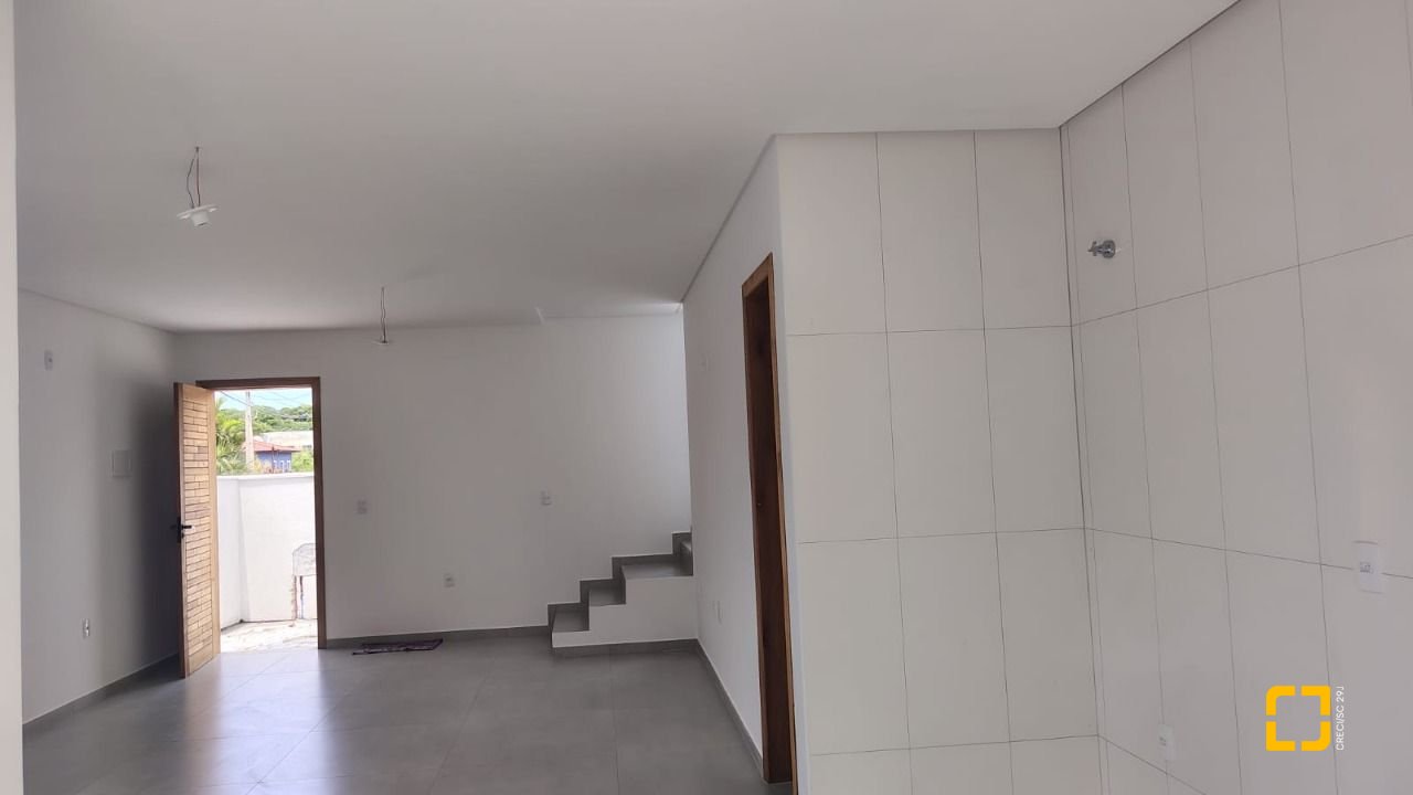 Casa com 90m², 4 quartos (sendo 2 suítes), 1 garagem, no bairro Ingleses em Florianópolis