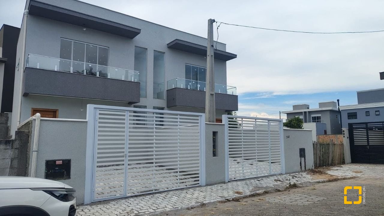 Casa com 90m², 4 quartos (sendo 2 suítes), 1 garagem, no bairro Ingleses em Florianópolis