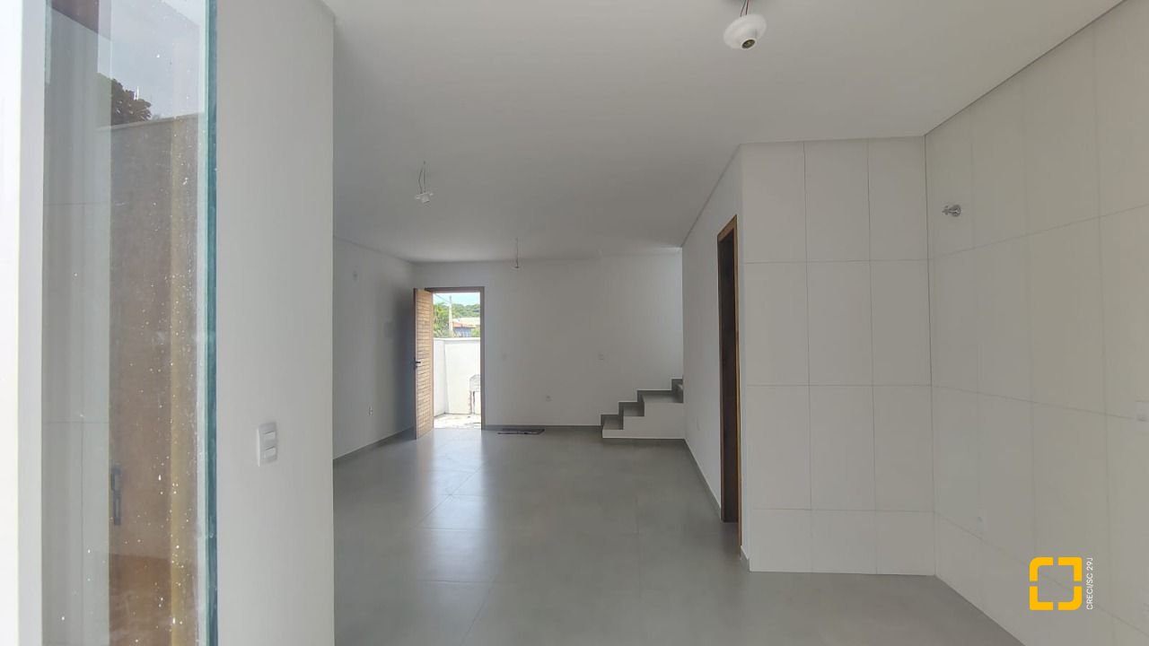 Casa com 90m², 4 quartos (sendo 2 suítes), 1 garagem, no bairro Ingleses em Florianópolis