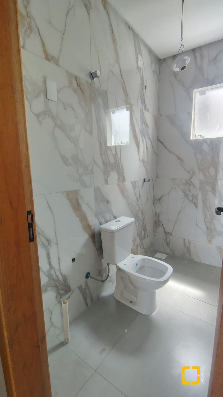 Casa com 90m², 4 quartos (sendo 2 suítes), 1 garagem, no bairro Ingleses em Florianópolis
