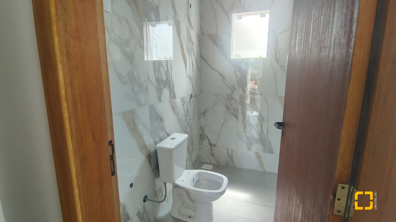 Casa com 90m², 4 quartos (sendo 2 suítes), 1 garagem, no bairro Ingleses em Florianópolis