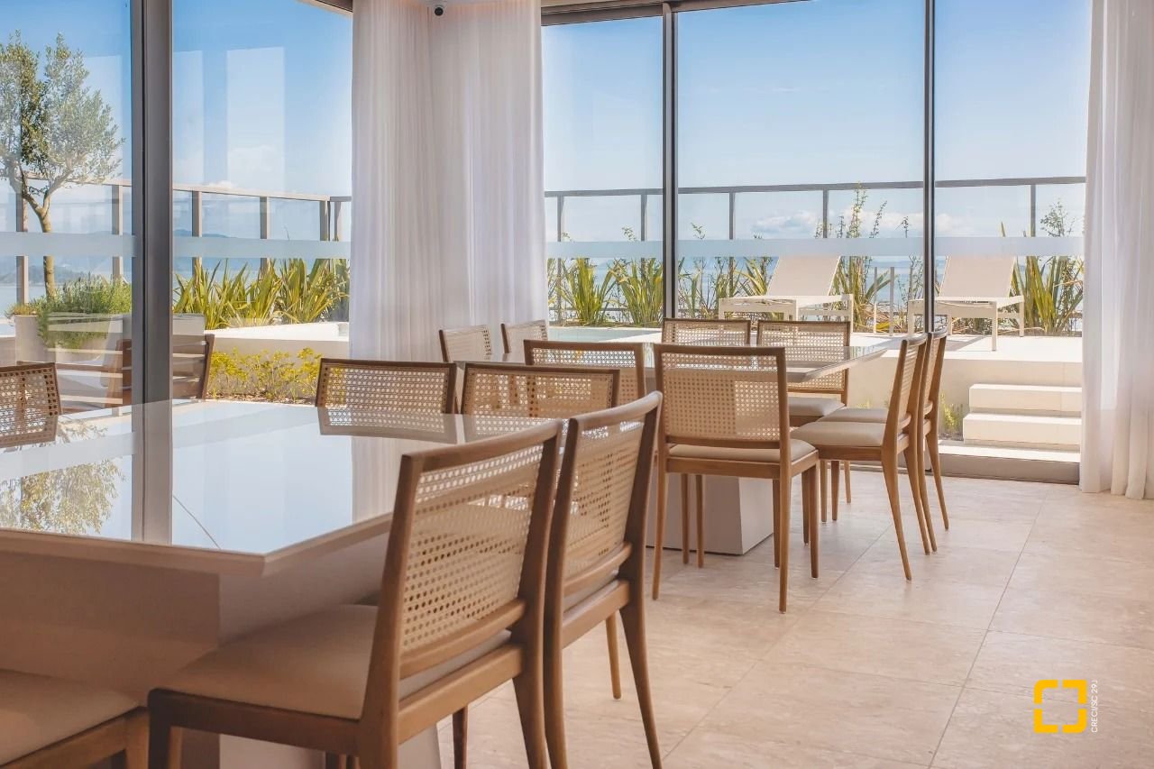 Apartamento com 87m², 4 quartos (sendo 1 suíte), 2 garagens, no bairro Jardim Atlântico em Florianópolis
