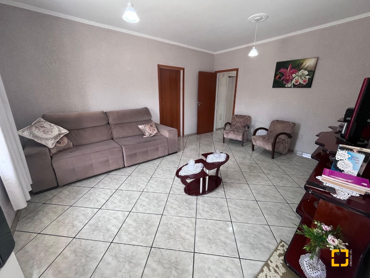 Casa com 166m², 3 quartos (sendo 1 suíte), 2 garagens, no bairro Centro em Palhoça