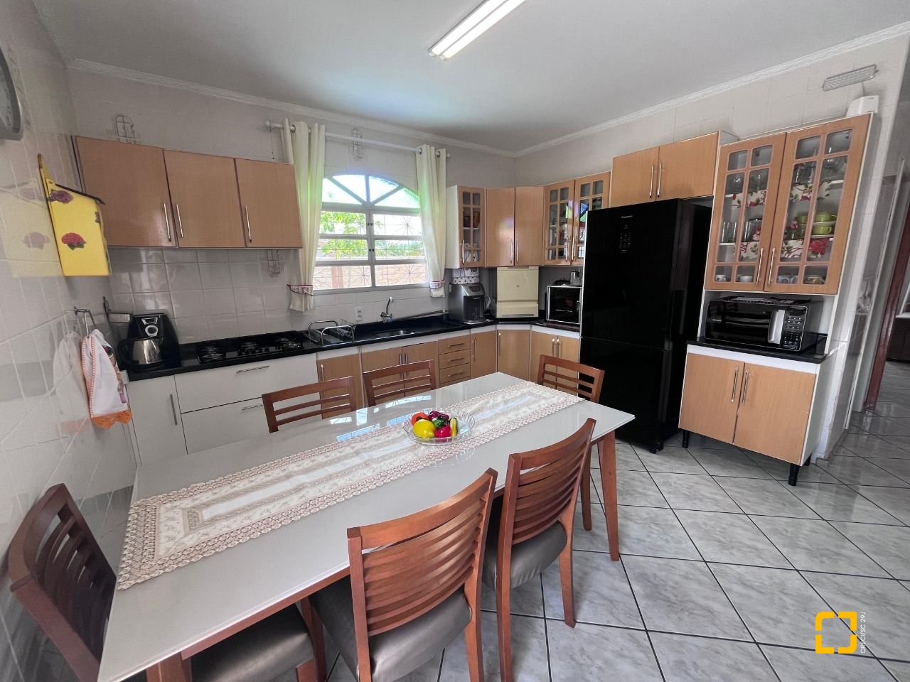 Casa com 166m², 3 quartos (sendo 1 suíte), 2 garagens, no bairro Centro em Palhoça