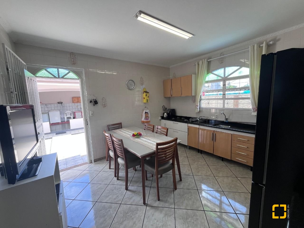 Casa com 166m², 3 quartos (sendo 1 suíte), 2 garagens, no bairro Centro em Palhoça