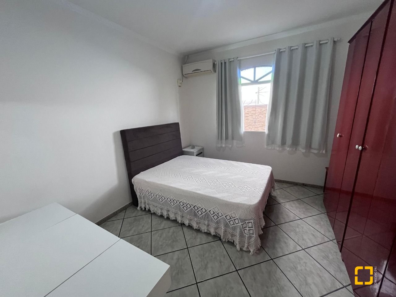 Casa com 166m², 3 quartos (sendo 1 suíte), 2 garagens, no bairro Centro em Palhoça