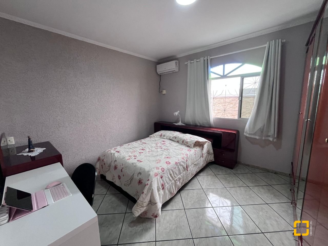 Casa com 166m², 3 quartos (sendo 1 suíte), 2 garagens, no bairro Centro em Palhoça