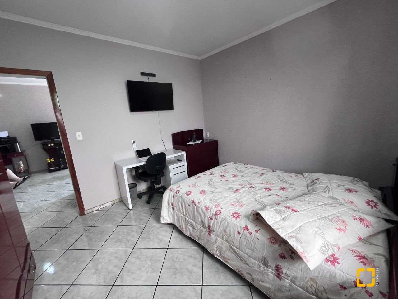Casa com 166m², 3 quartos (sendo 1 suíte), 2 garagens, no bairro Centro em Palhoça