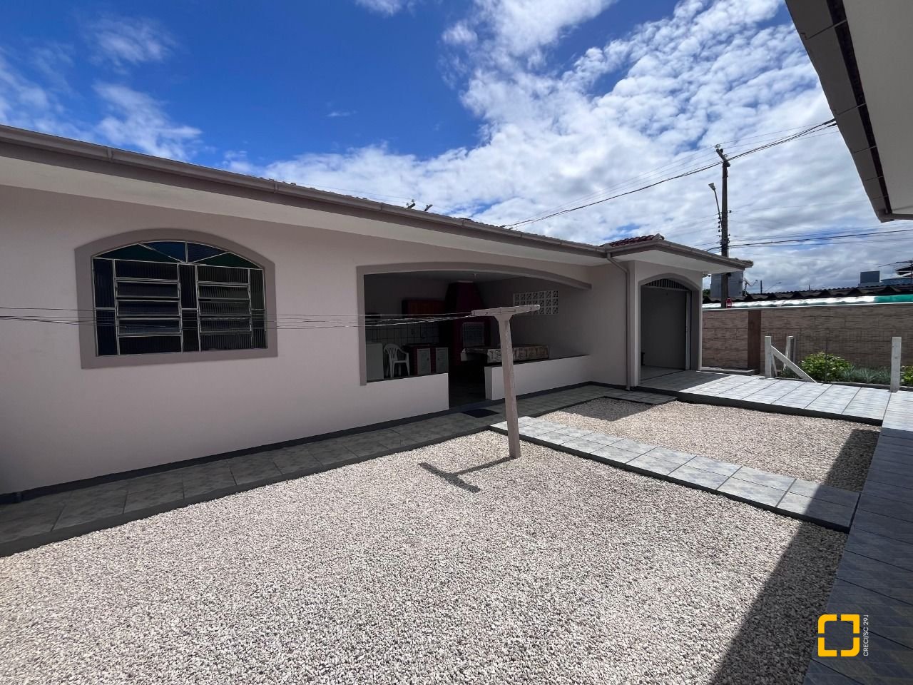 Casa com 166m², 3 quartos (sendo 1 suíte), 2 garagens, no bairro Centro em Palhoça