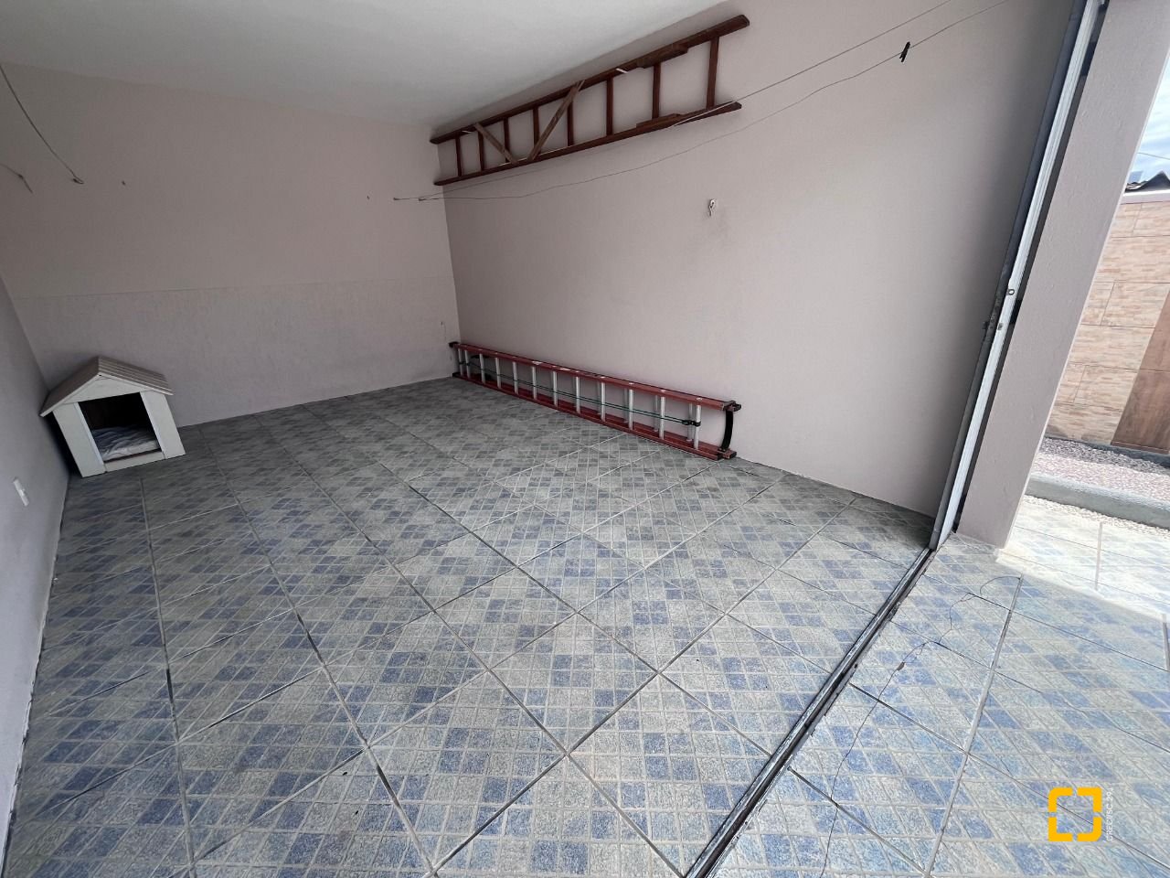 Casa com 166m², 3 quartos (sendo 1 suíte), 2 garagens, no bairro Centro em Palhoça