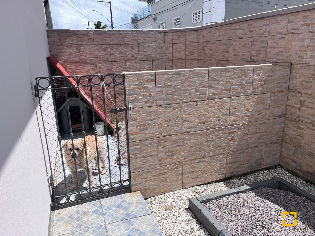 Casa com 166m², 3 quartos (sendo 1 suíte), 2 garagens, no bairro Centro em Palhoça
