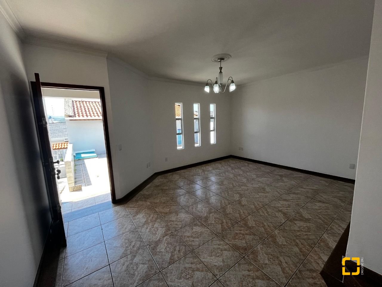 Casa com 238m², 3 quartos (sendo 1 suíte), 4 garagens, no bairro Jardim Cidade de Florianópolis em São José