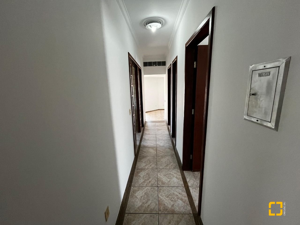 Casa com 238m², 3 quartos (sendo 1 suíte), 4 garagens, no bairro Jardim Cidade de Florianópolis em São José