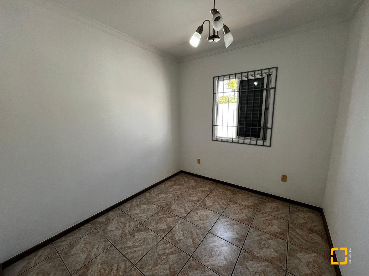 Casa com 238m², 3 quartos (sendo 1 suíte), 4 garagens, no bairro Jardim Cidade de Florianópolis em São José