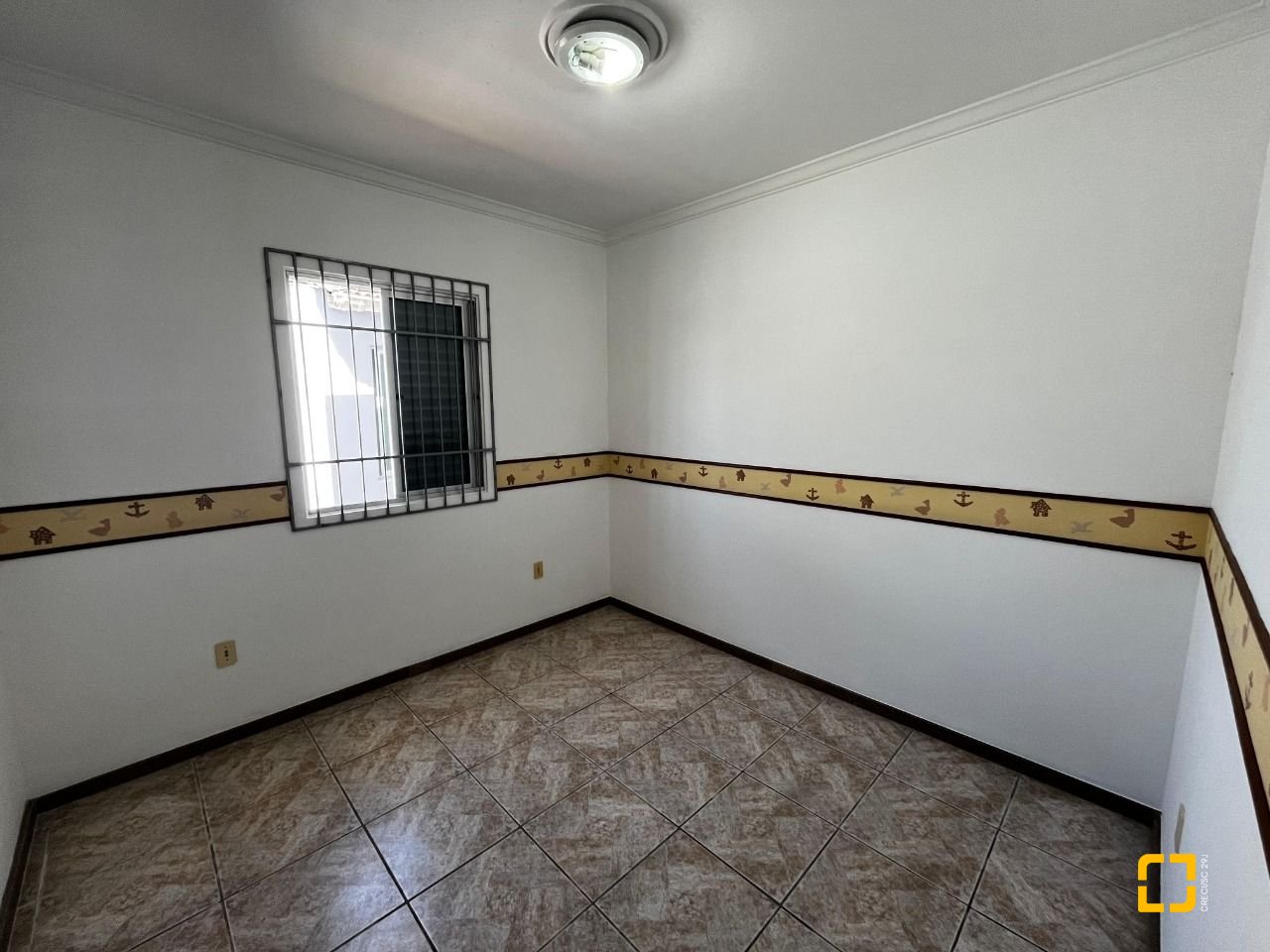 Casa com 238m², 3 quartos (sendo 1 suíte), 4 garagens, no bairro Jardim Cidade de Florianópolis em São José
