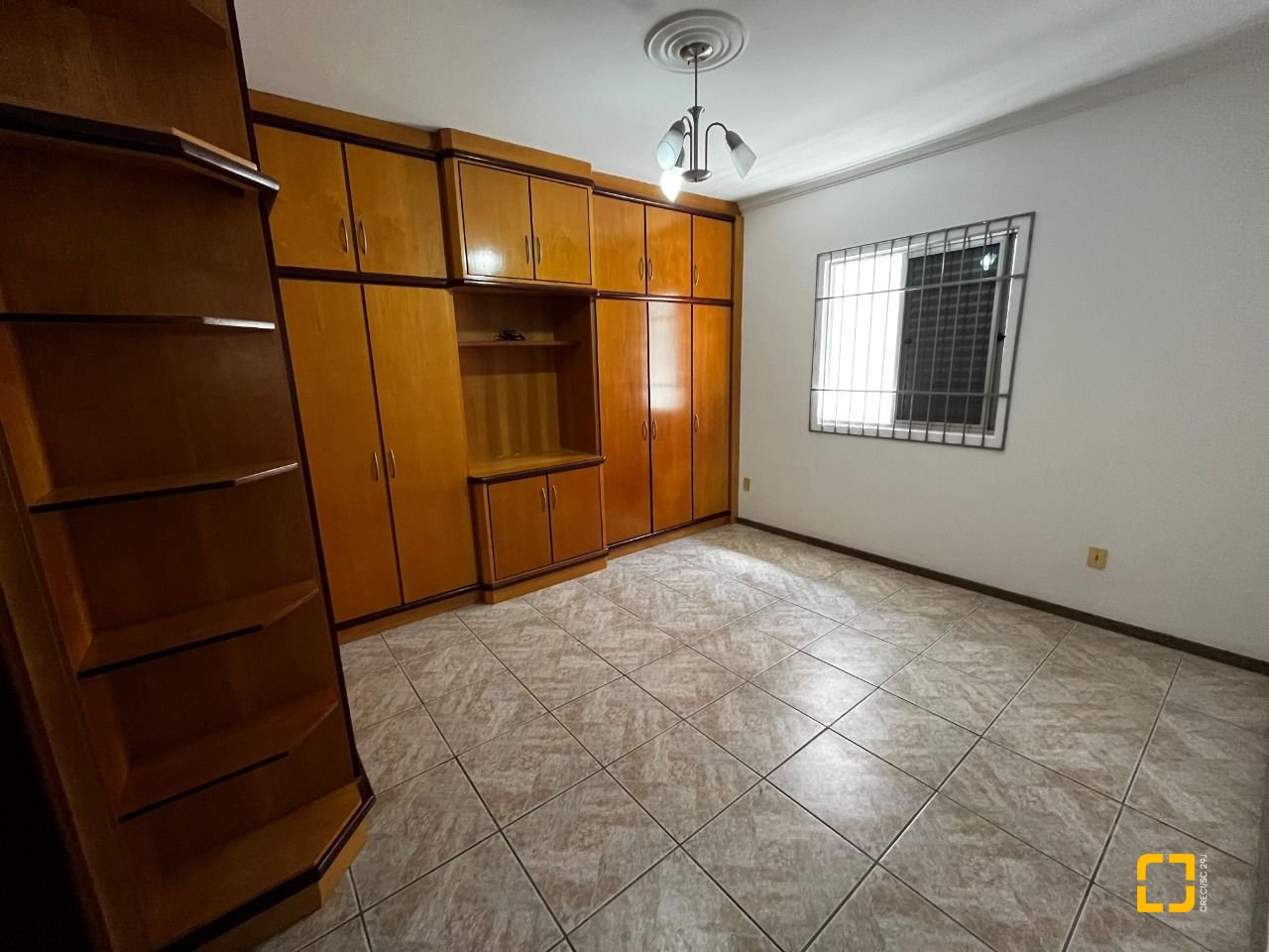 Casa com 238m², 3 quartos (sendo 1 suíte), 4 garagens, no bairro Jardim Cidade de Florianópolis em São José