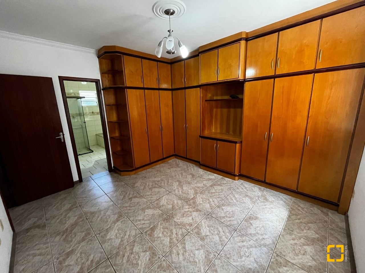 Casa com 238m², 3 quartos (sendo 1 suíte), 4 garagens, no bairro Jardim Cidade de Florianópolis em São José