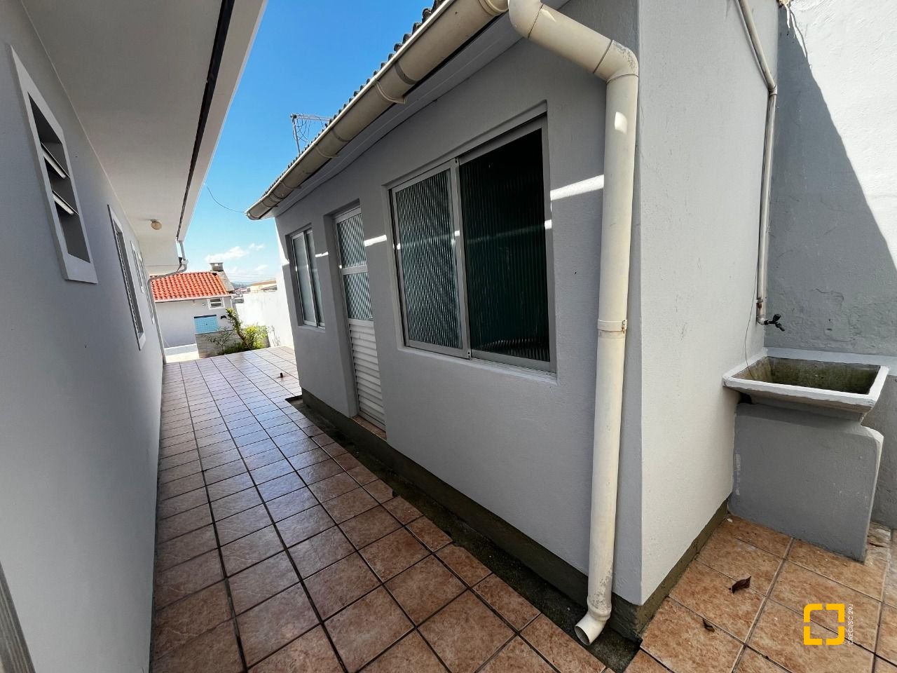 Casa com 238m², 3 quartos (sendo 1 suíte), 4 garagens, no bairro Jardim Cidade de Florianópolis em São José