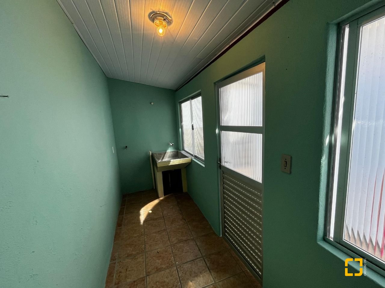 Casa com 238m², 3 quartos (sendo 1 suíte), 4 garagens, no bairro Jardim Cidade de Florianópolis em São José