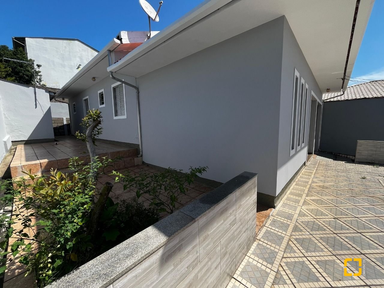 Casa com 238m², 3 quartos (sendo 1 suíte), 4 garagens, no bairro Jardim Cidade de Florianópolis em São José