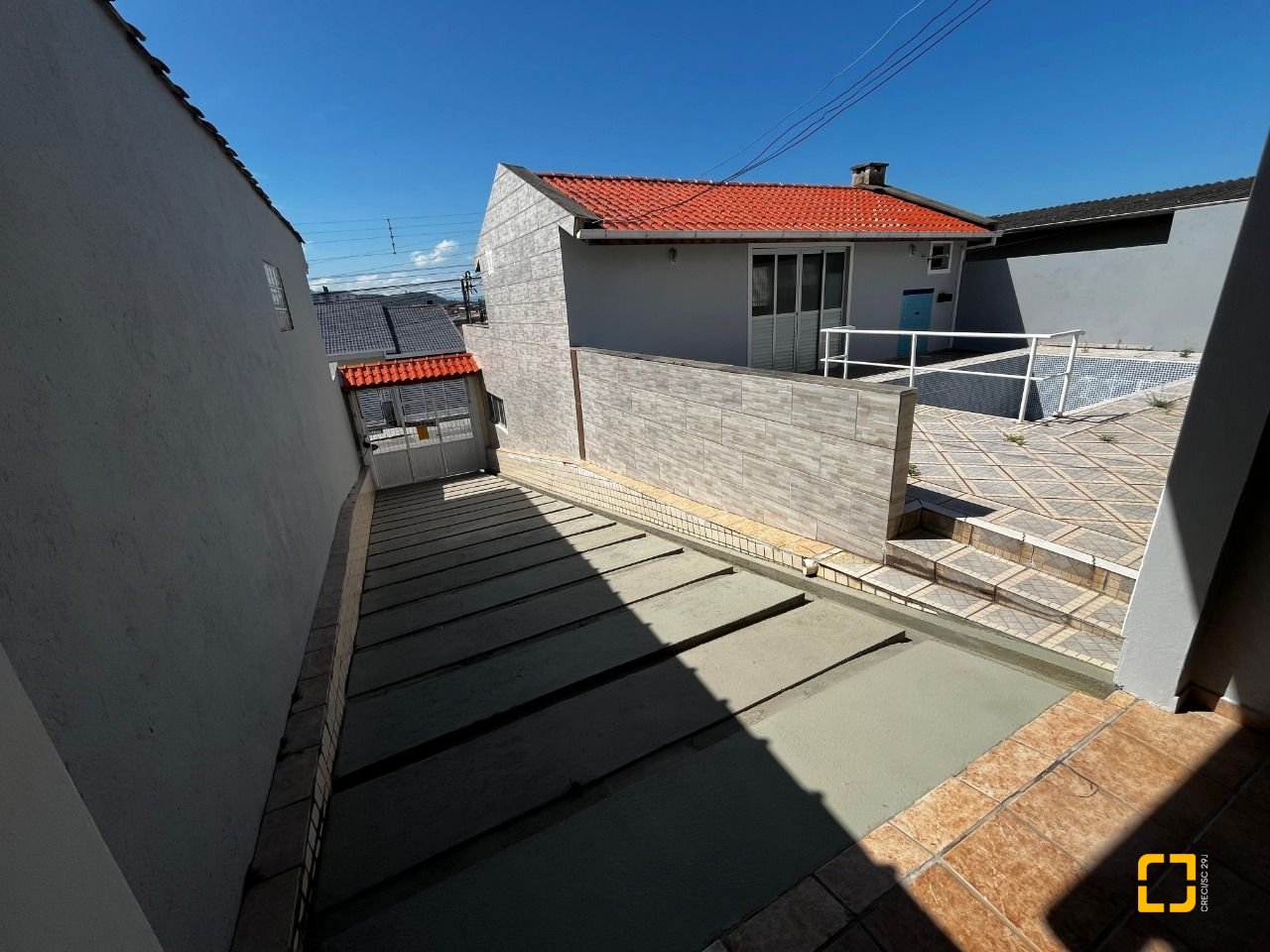 Casa com 238m², 3 quartos (sendo 1 suíte), 4 garagens, no bairro Jardim Cidade de Florianópolis em São José