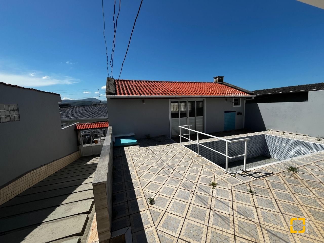 Casa com 238m², 3 quartos (sendo 1 suíte), 4 garagens, no bairro Jardim Cidade de Florianópolis em São José