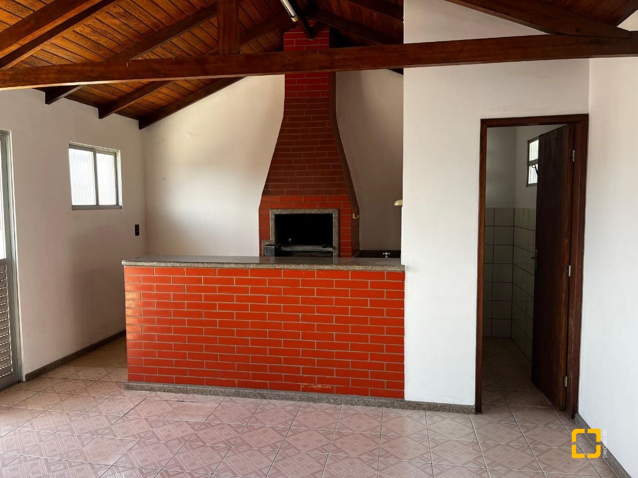 Casa com 238m², 3 quartos (sendo 1 suíte), 4 garagens, no bairro Jardim Cidade de Florianópolis em São José