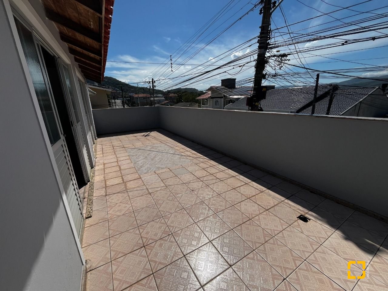 Casa com 238m², 3 quartos (sendo 1 suíte), 4 garagens, no bairro Jardim Cidade de Florianópolis em São José