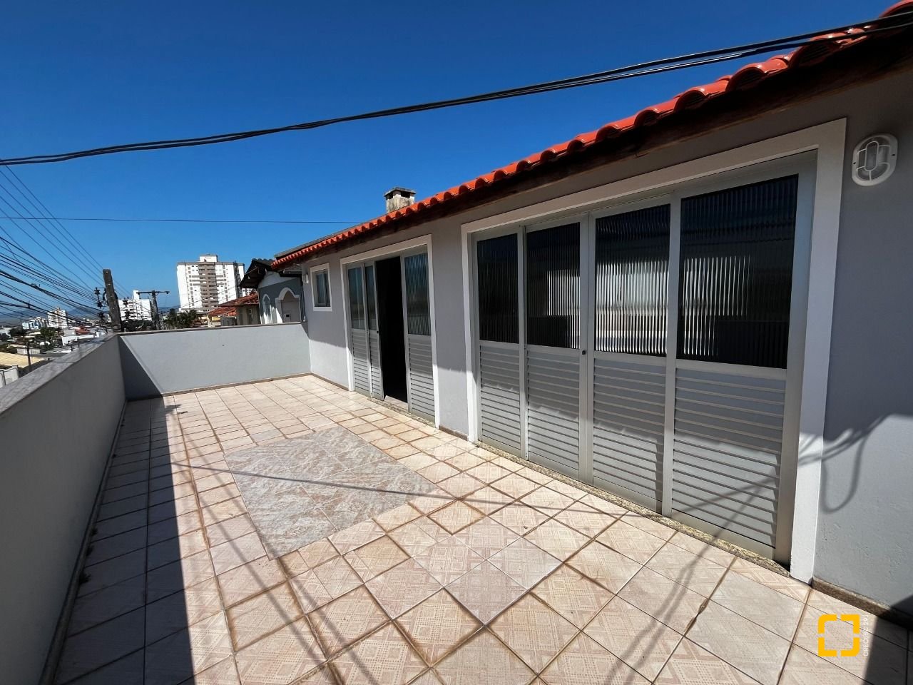 Casa com 238m², 3 quartos (sendo 1 suíte), 4 garagens, no bairro Jardim Cidade de Florianópolis em São José